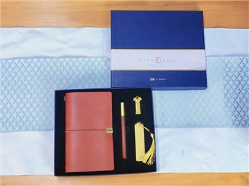 文創(chuàng)禮品定制：秋韻套裝藍色禮盒，企業(yè)定制的優(yōu)雅之選