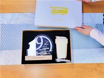消防定制活動(dòng)紀(jì)念禮品：白色禮盒，實(shí)用性與紀(jì)念價(jià)值的完美結(jié)合