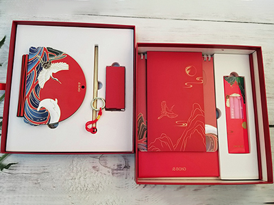 公司年會活動禮品還不會定制？來看看一創(chuàng)公司的年會活動禮品