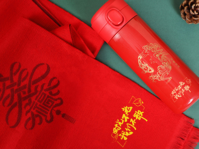 定制這些同學(xué)聚會(huì)紀(jì)念品，讓同窗情誼加深。